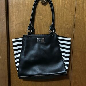 NINE WEST LADIES PURSE, BLACK